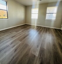 205 Taylor St, Hutto, TX en alquiler Foto del interior- Imagen 2 de 7