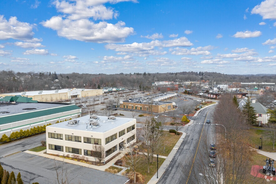 1825 Commerce St, Yorktown Heights, NY en alquiler - Vista aérea - Imagen 2 de 4