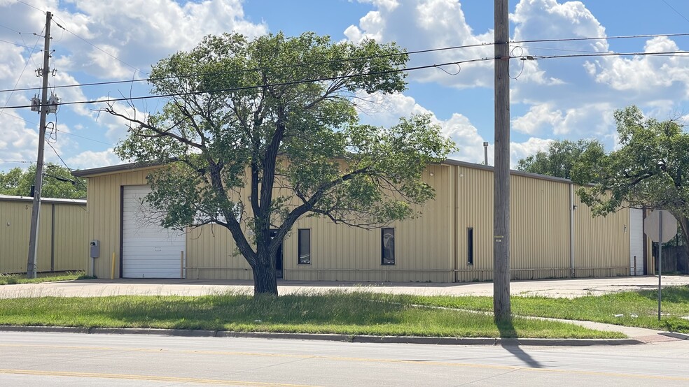 2437 S Meridian Ave, Wichita, KS en alquiler - Foto del edificio - Imagen 1 de 4