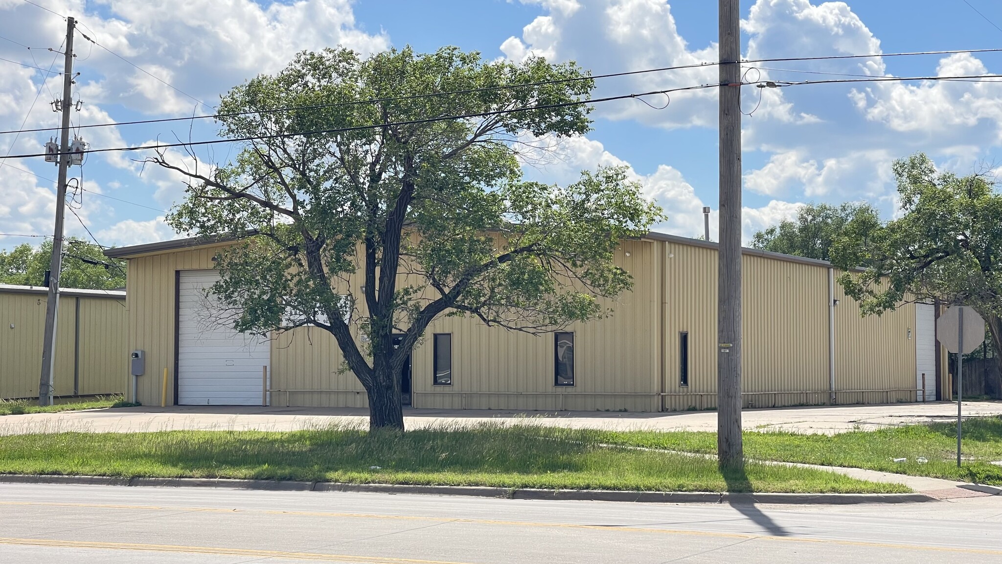 2437 S Meridian Ave, Wichita, KS en alquiler Foto del edificio- Imagen 1 de 5