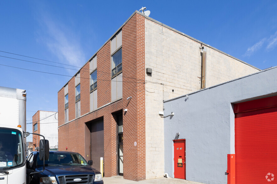 5915 55th St, Maspeth, NY en venta - Foto del edificio - Imagen 2 de 4