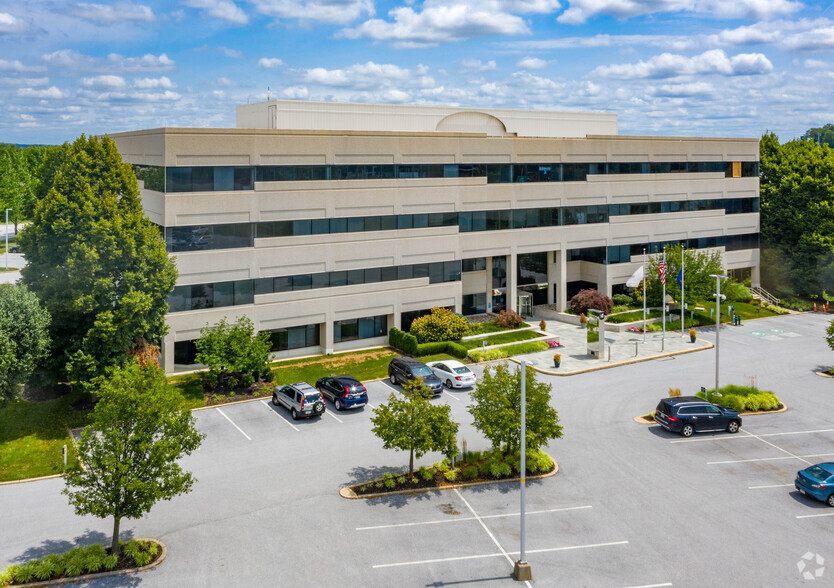 630 Freedom Business Center Dr, King Of Prussia, PA en alquiler - Foto del edificio - Imagen 2 de 15