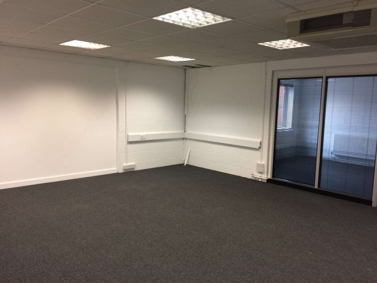 Curran Rd, Cardiff, VGL CF10 5NB - Unidad 1 -  - Foto del interior - Image 2 of 3