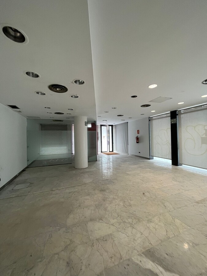 Madrid, MAD 28017 - - - Foto del interior - Image 1 of 15