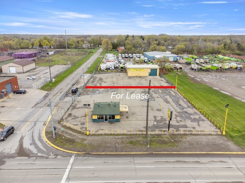 6120 N Dort Hwy, Flint, MI en alquiler - Foto del edificio - Imagen 2 de 26