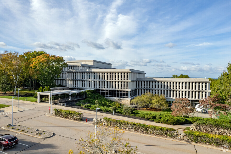 700 Quaker Ln, Warwick, RI en alquiler - Foto del edificio - Imagen 2 de 9