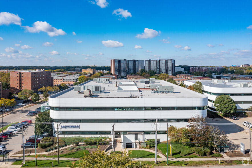 5440 N Cumberland Ave, Chicago, IL en alquiler - Foto del edificio - Imagen 1 de 27