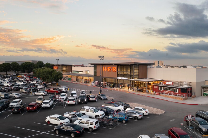 800 N Highway 77, Waxahachie, TX en alquiler - Foto del edificio - Imagen 2 de 13