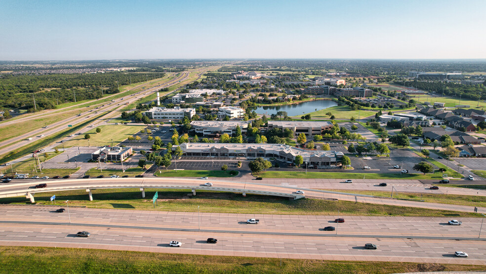 3521-3561 W Memorial Rd, Oklahoma City, OK en alquiler - Foto del edificio - Imagen 2 de 6