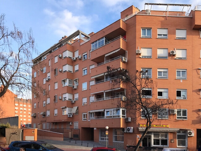 Más detalles de Calle de la Guardia Civil, 15, Valdemoro - Local en alquiler