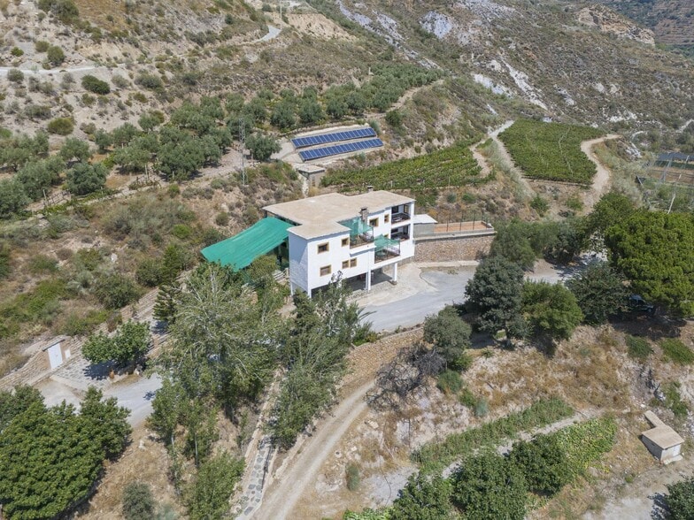 Local en Granada en venta - Foto del edificio - Imagen 3 de 50