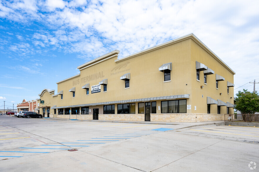 8915 San Dario Ave, Laredo, TX en alquiler - Foto del edificio - Imagen 1 de 23