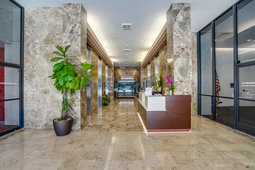 16133 Ventura Blvd, Encino, CA en alquiler - Lobby - Imagen 3 de 5