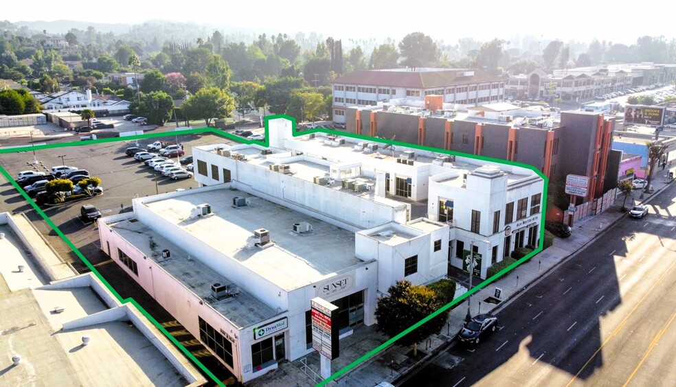 19626 Ventura Blvd, Tarzana, CA en alquiler - Foto del edificio - Imagen 2 de 17