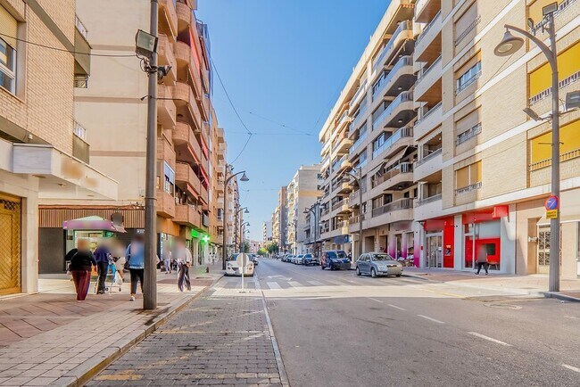 Más detalles de Avenida Gran Vía, 20, Caravaca de la Cruz - Local en venta