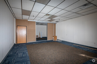 137-205 E Lincoln Trail Blvd, Radcliff, KY en alquiler Foto del interior- Imagen 2 de 8