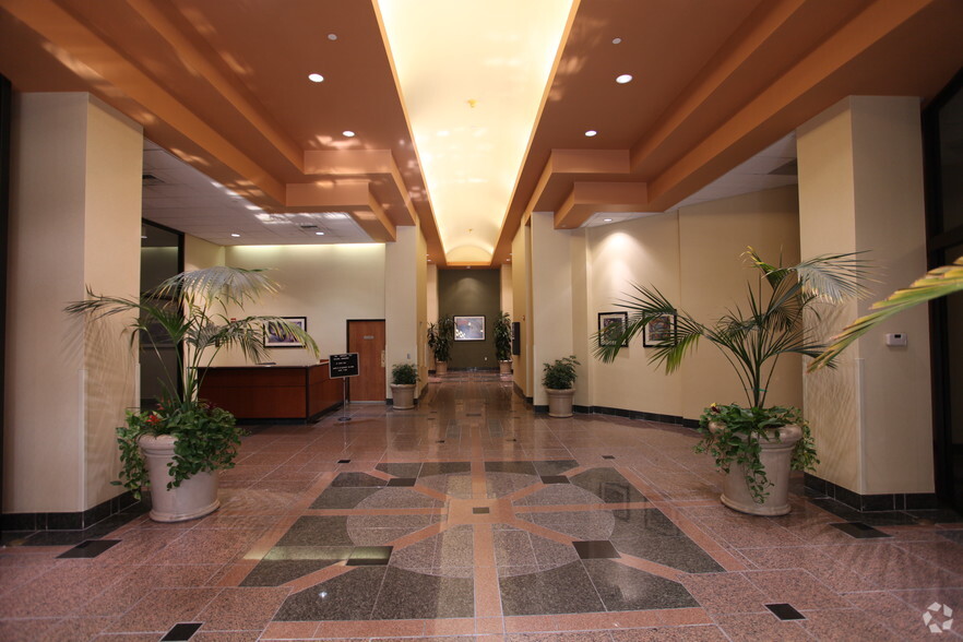 101 Convention Center Dr, Las Vegas, NV en alquiler - Lobby - Imagen 3 de 11