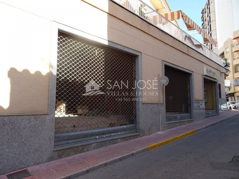 Local en Alicante en venta - Foto del edificio - Imagen 3 de 5