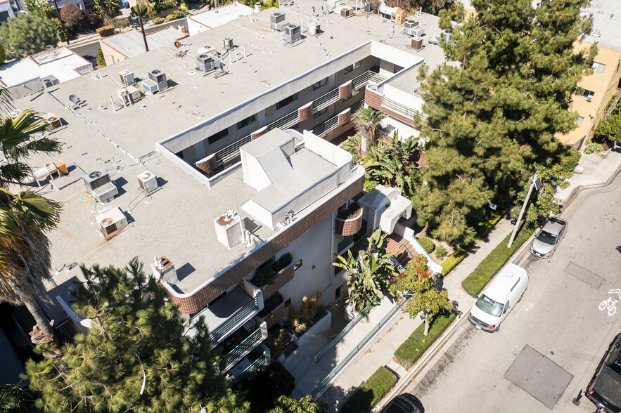 8815 Cynthia St, West Hollywood, CA en venta - Foto del edificio - Imagen 3 de 30