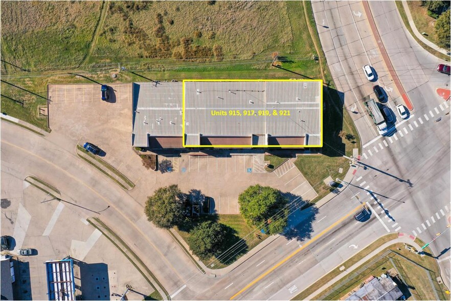 915-921 N Mill St, Lewisville, TX en venta - Foto del edificio - Imagen 2 de 29