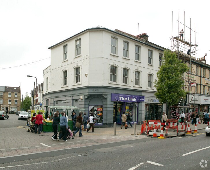 81-83 High Rd, London en venta - Foto del edificio - Imagen 2 de 9