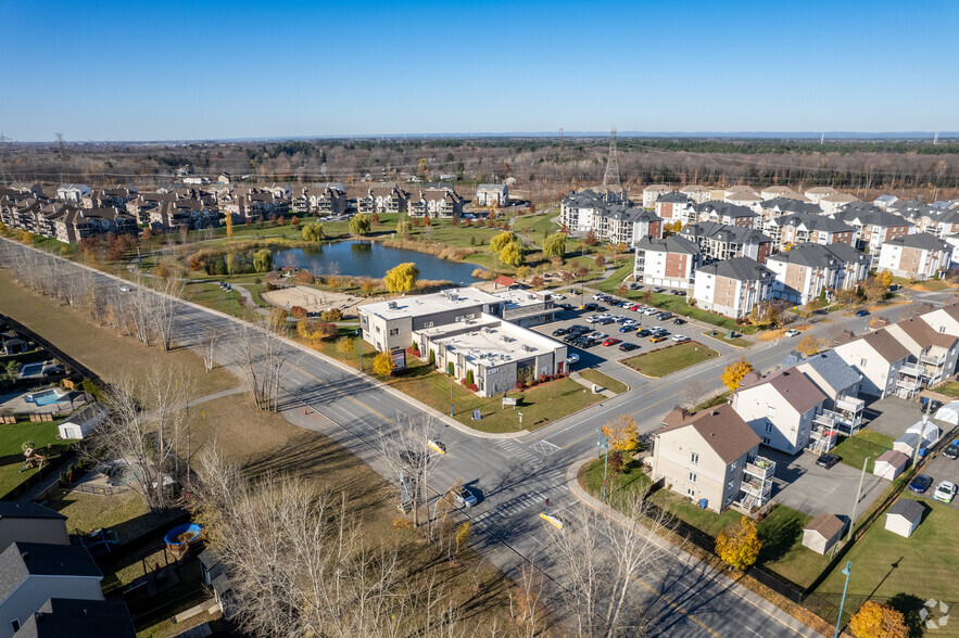 2301 Rue De Versailles, Mascouche, QC en alquiler - Vista aérea - Imagen 2 de 5