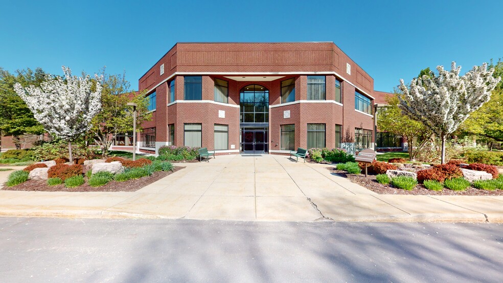 2600 Professionals Dr, Okemos, MI en alquiler - Foto del edificio - Imagen 1 de 17