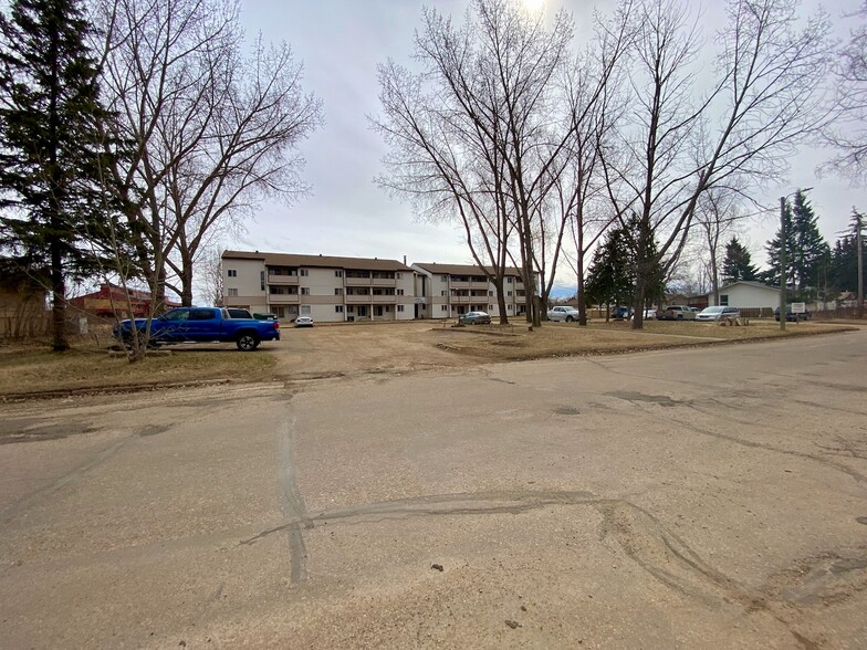 5117 44 St, High Prairi, AB en venta - Foto principal - Imagen 1 de 18