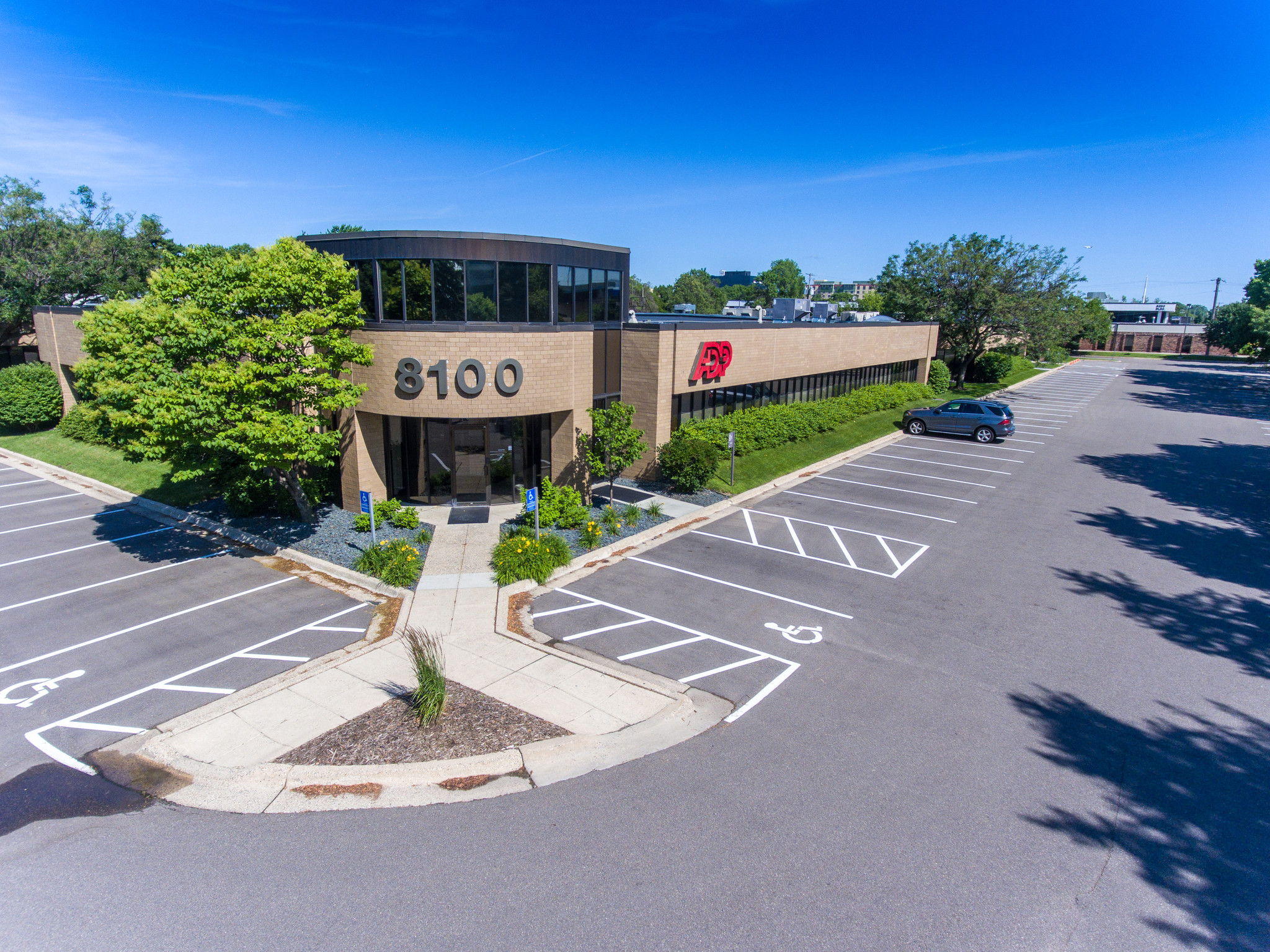 8100 Old Cedar Ave, Bloomington, MN en alquiler Foto del edificio- Imagen 1 de 12