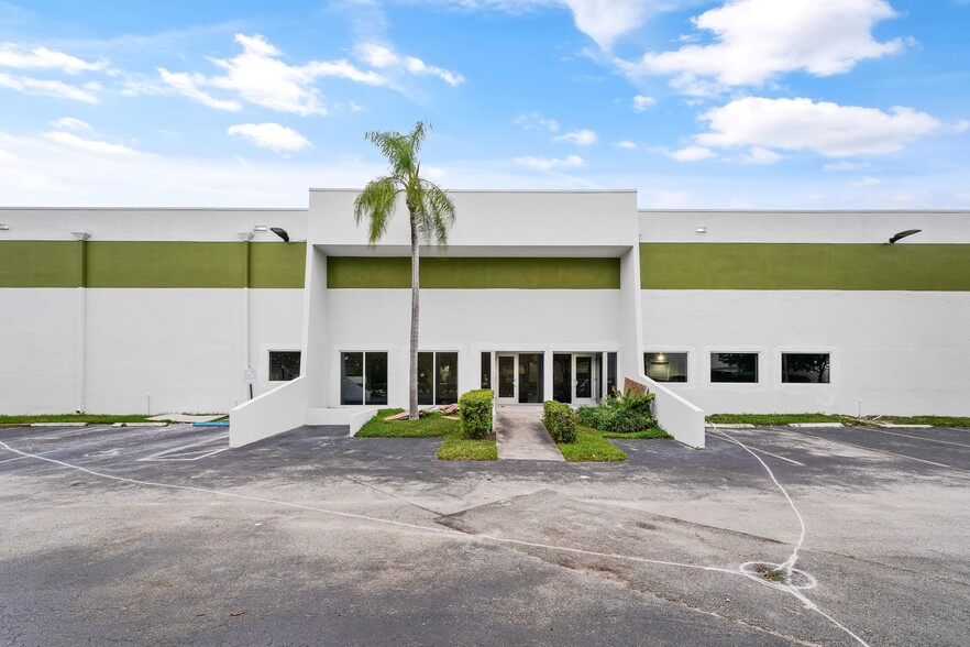 1400 NW 88th Ave, Doral, FL en alquiler - Foto del edificio - Imagen 2 de 3