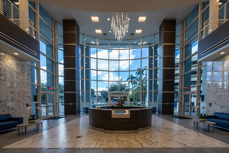 261 N University Dr, Plantation, FL en alquiler - Lobby - Imagen 1 de 2