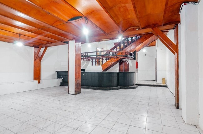 Más detalles de Calle Muñoz Degraín, 3, Oviedo - Local en venta