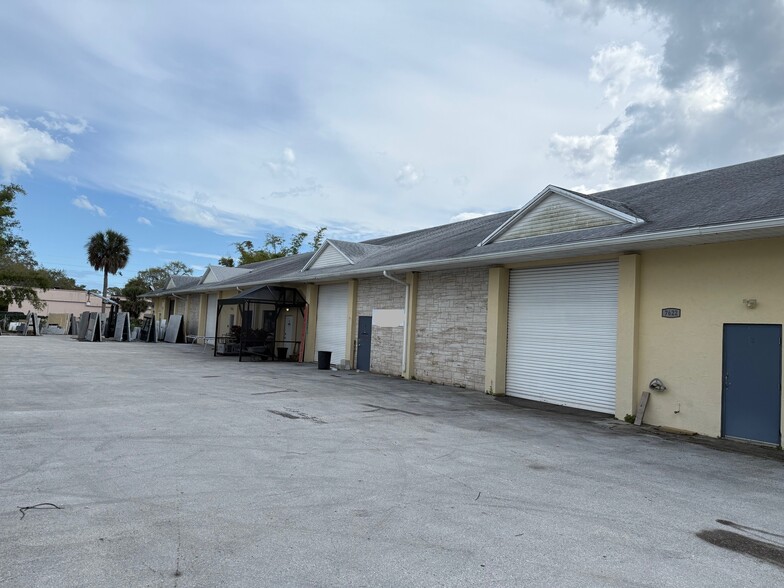 7622 Emerald Dr, West Melbourne, FL en venta - Foto del edificio - Imagen 1 de 4