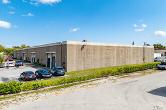 5500-5632 NW 161st St, Hialeah, FL en alquiler Foto del edificio- Imagen 2 de 6