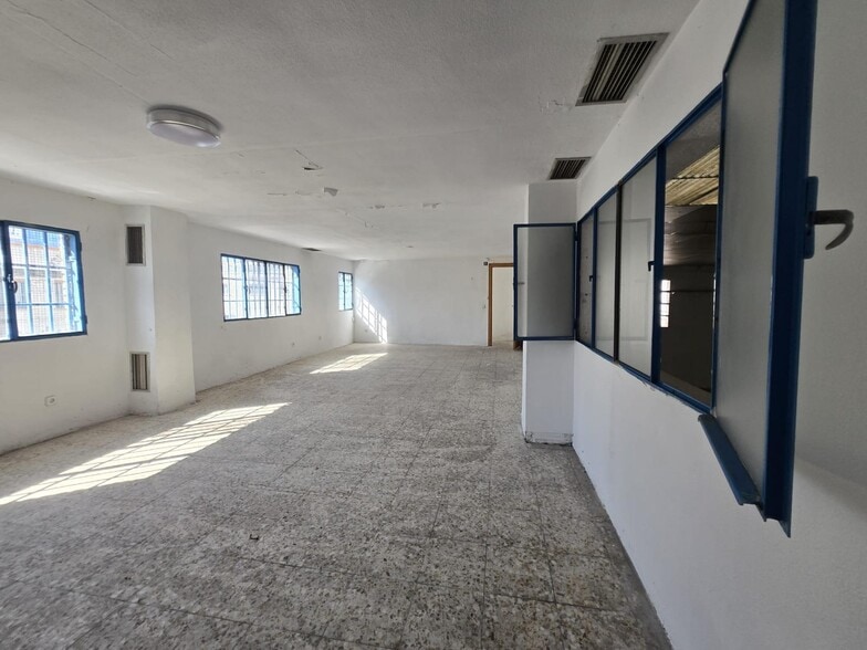 Nave en Fuenlabrada, Madrid en venta - Foto del interior - Imagen 3 de 13