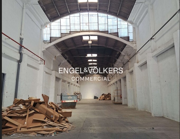 Nave en L'Hospitalet de Llobregat, Barcelona en alquiler - Foto del edificio - Imagen 2 de 7