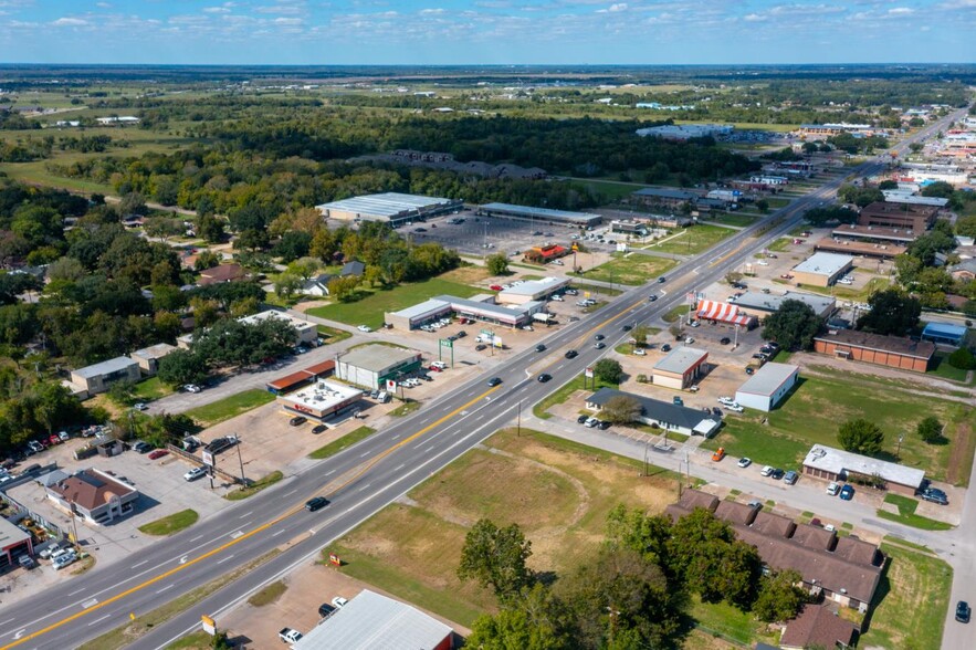 1038 N Velasco St, Angleton, TX en alquiler - Foto del edificio - Imagen 3 de 4