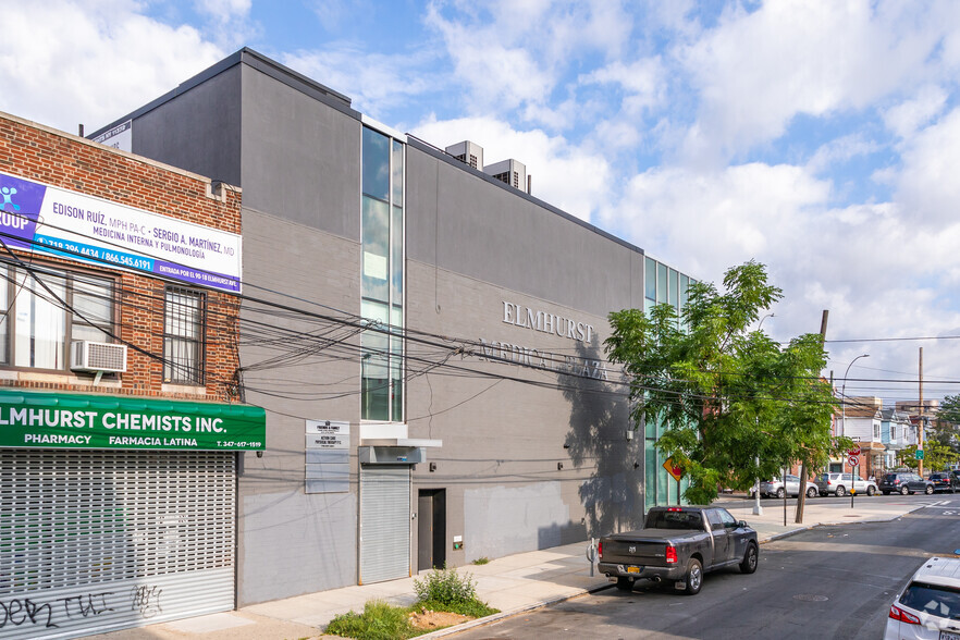 9020 Elmhurst Ave, Jackson Heights, NY en alquiler - Foto del edificio - Imagen 2 de 3