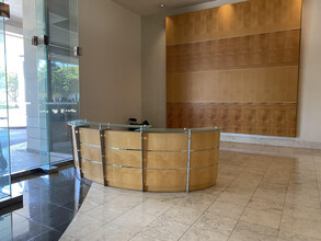 5757 W Century Blvd, Los Angeles, CA en alquiler Lobby- Imagen 1 de 10