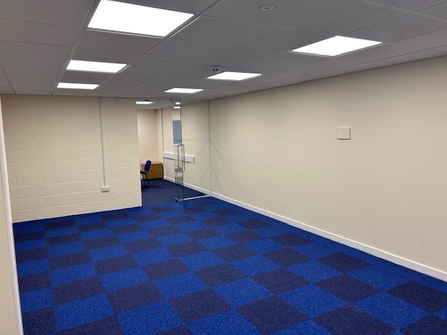 Majors Rd, Swindon, WIL SN6 8TZ - Unidad 10 - - Foto del interior - Image 1 of 5