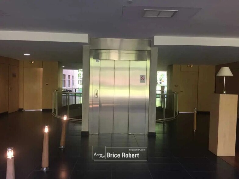 Oficina en Écully en alquiler - Vestíbulo - Imagen 3 de 11