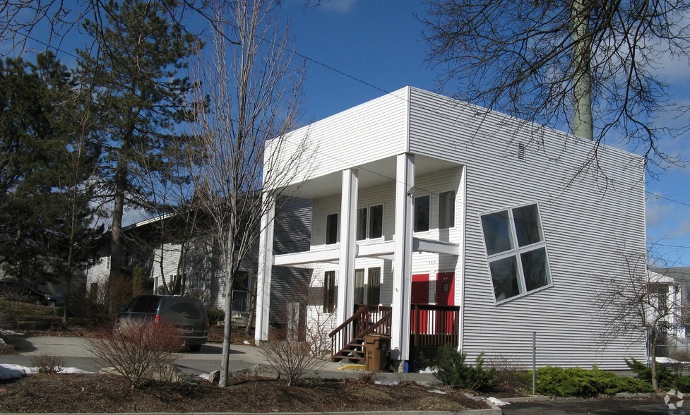 2715 E 31st Ave, Spokane, WA en venta - Foto del edificio - Imagen 1 de 7