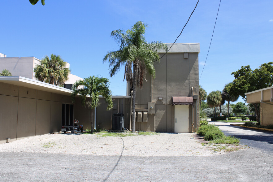 17 SE 24th Ave, Pompano Beach, FL en alquiler - Foto del edificio - Imagen 2 de 3