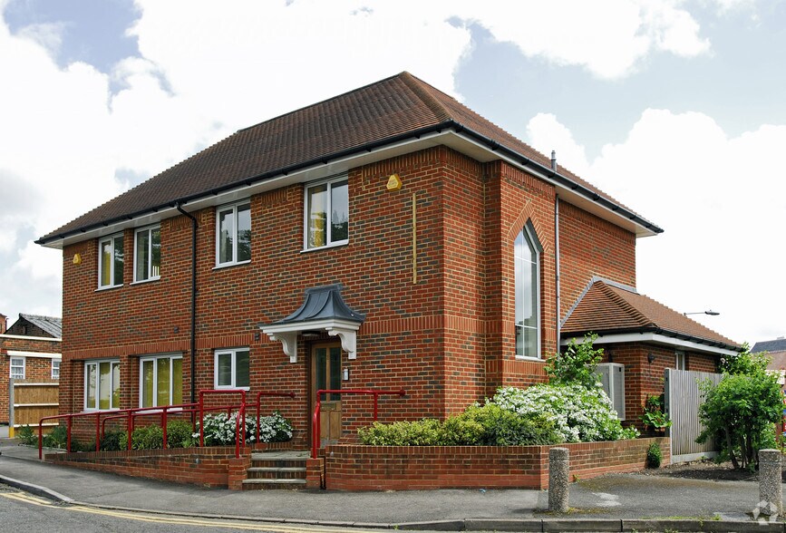 2-4 Upper Fairfield Rd, Leatherhead en venta - Foto principal - Imagen 1 de 1