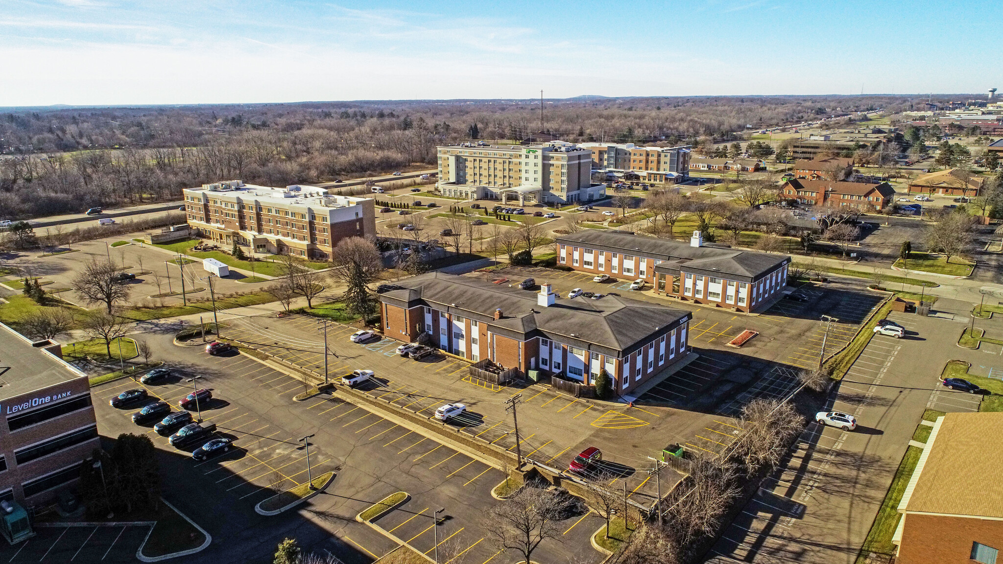 Two-Building Office Complex Value Add cartera de 2 inmuebles en venta en LoopNet.es Foto del edificio- Imagen 1 de 6