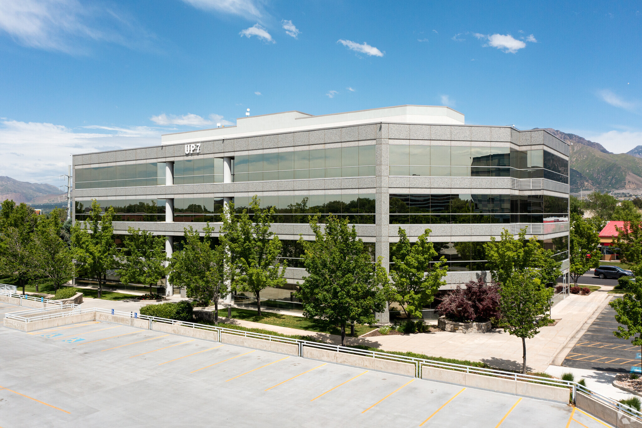 6965 S Union Park Ctr, Cottonwood Heights, UT en alquiler Foto del edificio- Imagen 1 de 7