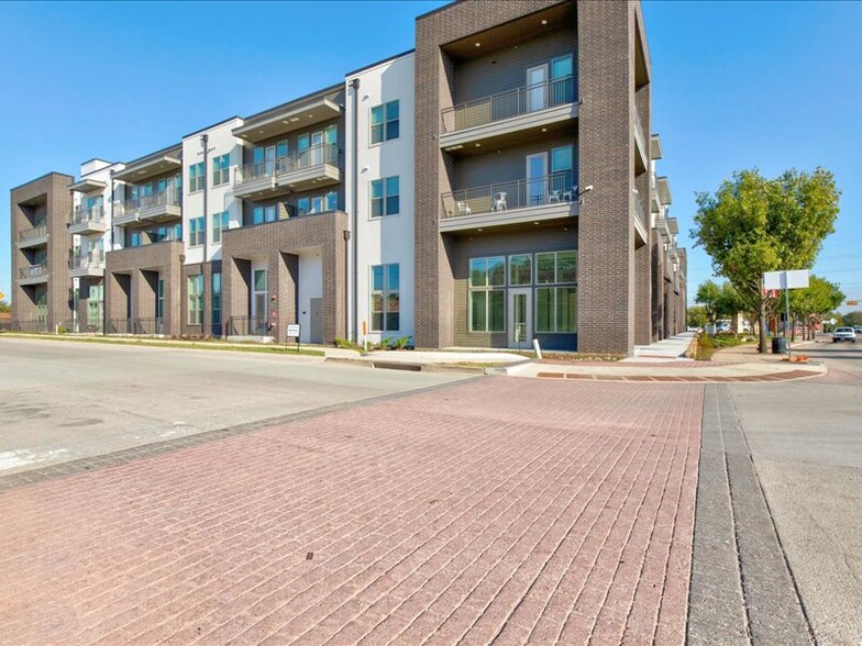 601 N Oak St, Roanoke, TX en alquiler - Foto del edificio - Imagen 2 de 18