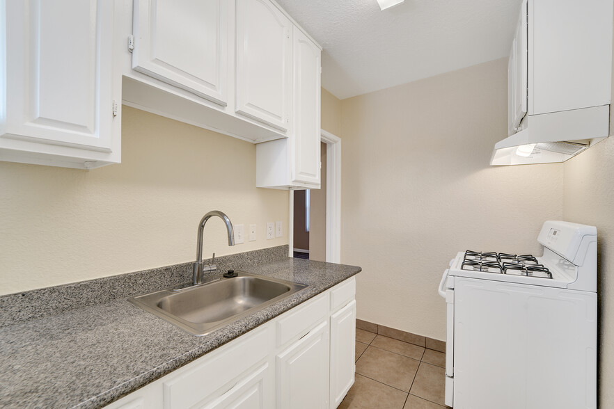 2555-2567 Foothill Blvd, Oakland, CA en venta - Foto del interior - Imagen 3 de 18