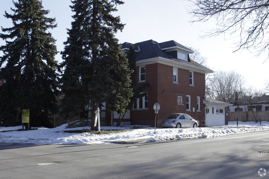 4 Church St S, Richmond Hill, ON en alquiler - Foto principal - Imagen 1 de 4