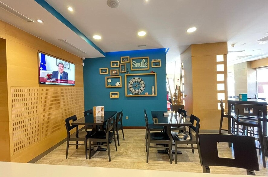 Local en Mijas, Málaga en venta - Foto del interior - Imagen 1 de 19